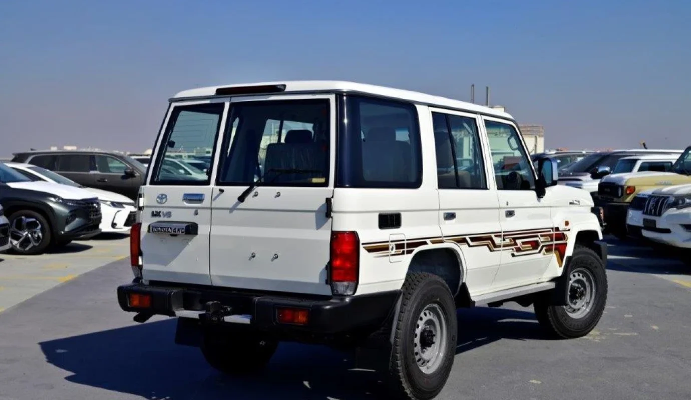 2024 TOYOTA LAND CRUISER 76 HARDTOP 5 DRS LX V6 4.0L PETROL 6 SEATER MT