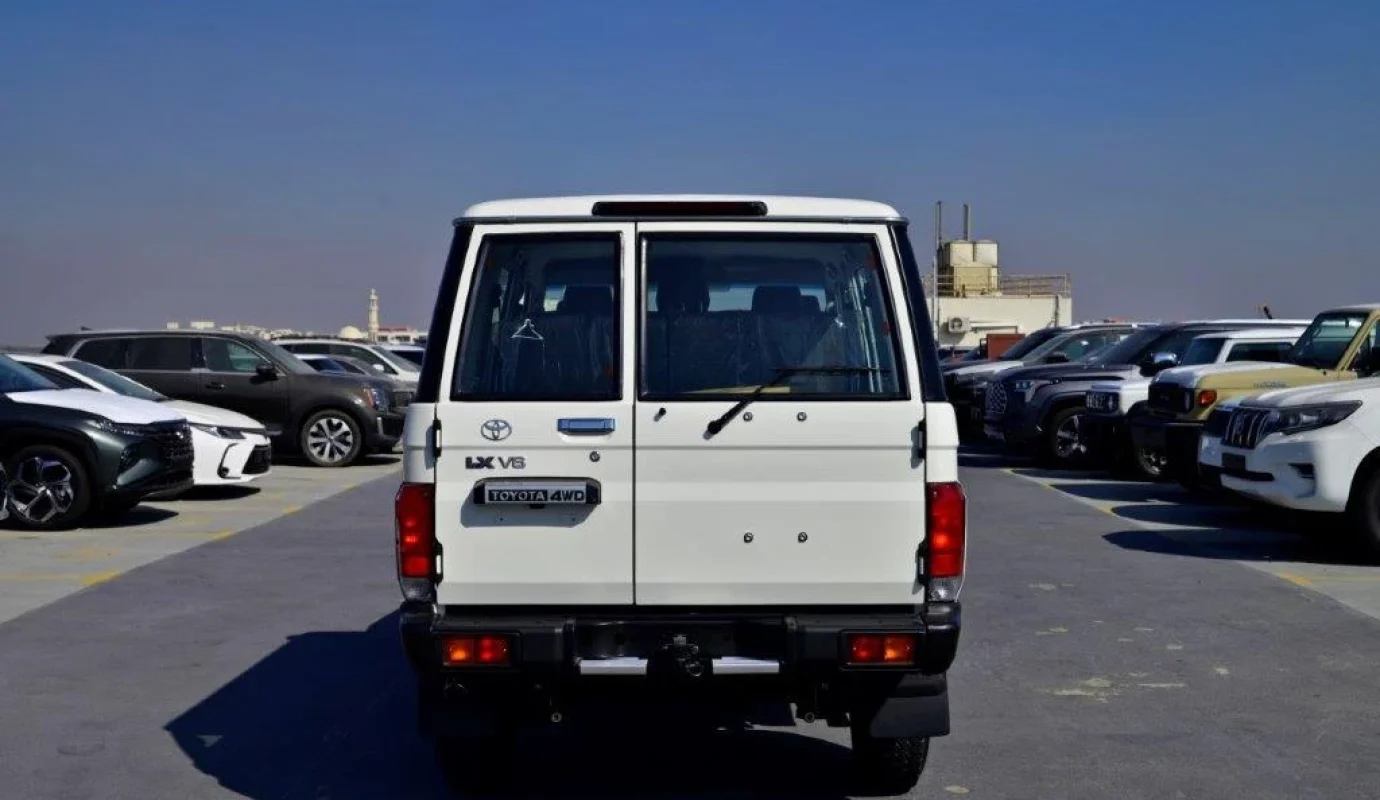 2024 TOYOTA LAND CRUISER 76 HARDTOP 5 DRS LX V6 4.0L PETROL 6 SEATER MT