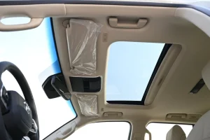 Toyota Land Cruiser 300 sunroof