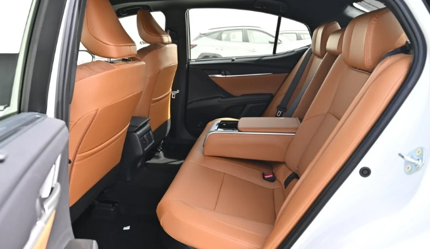 2026 TOYOTA CAMRY HYBRID LUMIERE 2.5L PETROL 5-SEATER AT