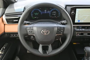 Toyota Camry Hybrid Lumiere automatic