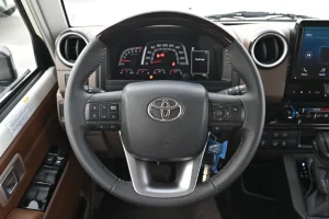 Landcruiser 76 Hardtop S-DLX Leather-wrapped steering wheel