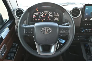 Toyota Land Cruiser 79 dashboard