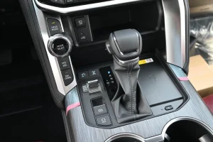 Toyota Land Cruiser VXR dashboard