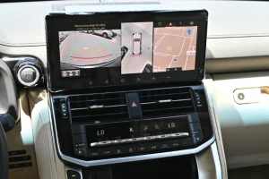 Toyota Land Cruiser 300 GXR display