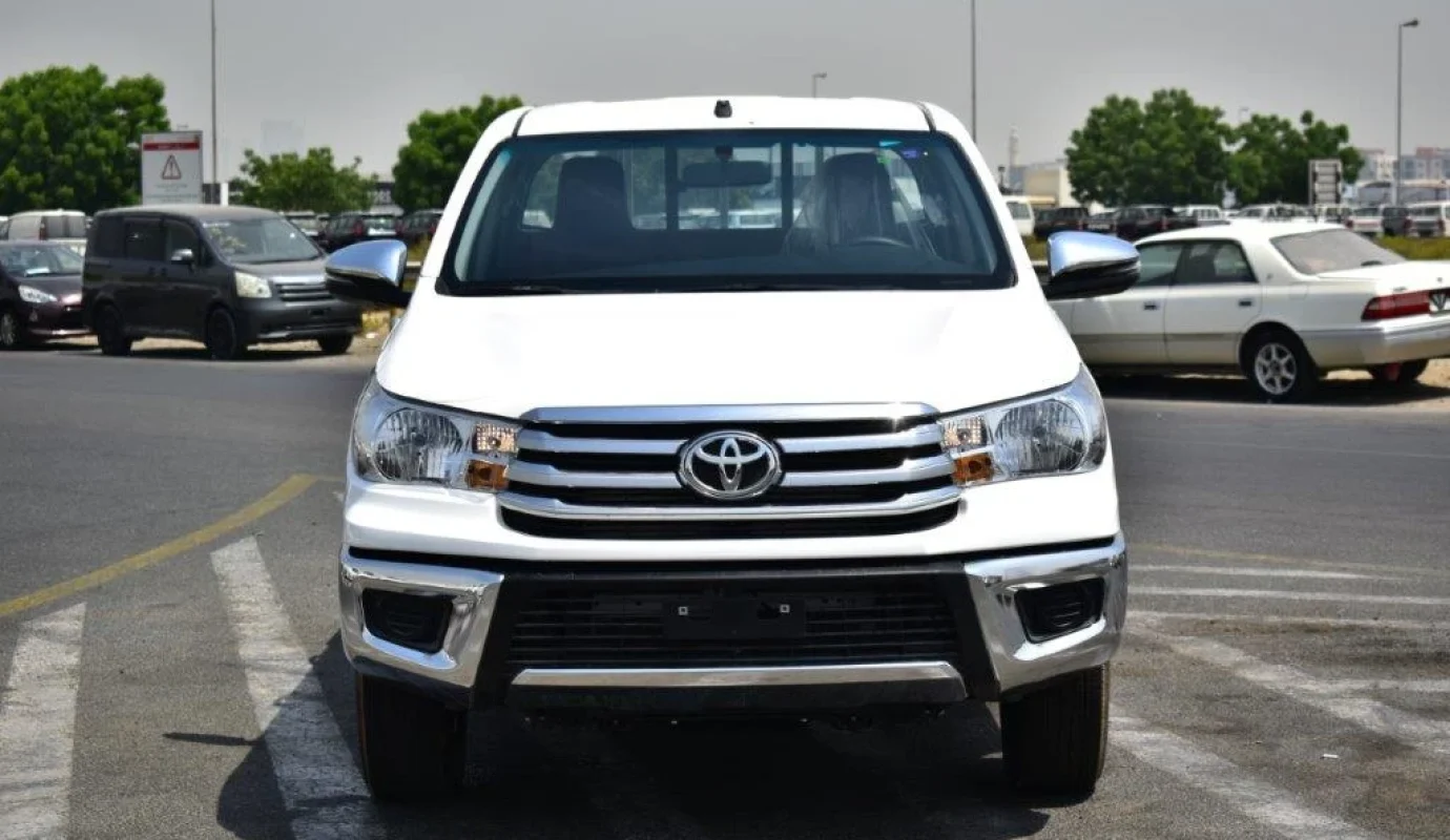 2025 TOYOTA HILUX DOUBLE CAB GL 2.4L DIESEL 4X2 5-SEATER MT