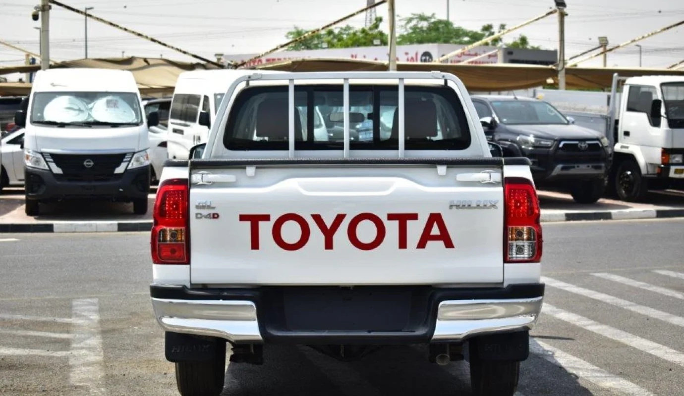 2025 TOYOTA HILUX DOUBLE CAB GL 2.4L DIESEL 4X2 5-SEATER MT