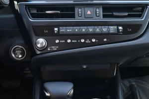 Lexus ES300 controls